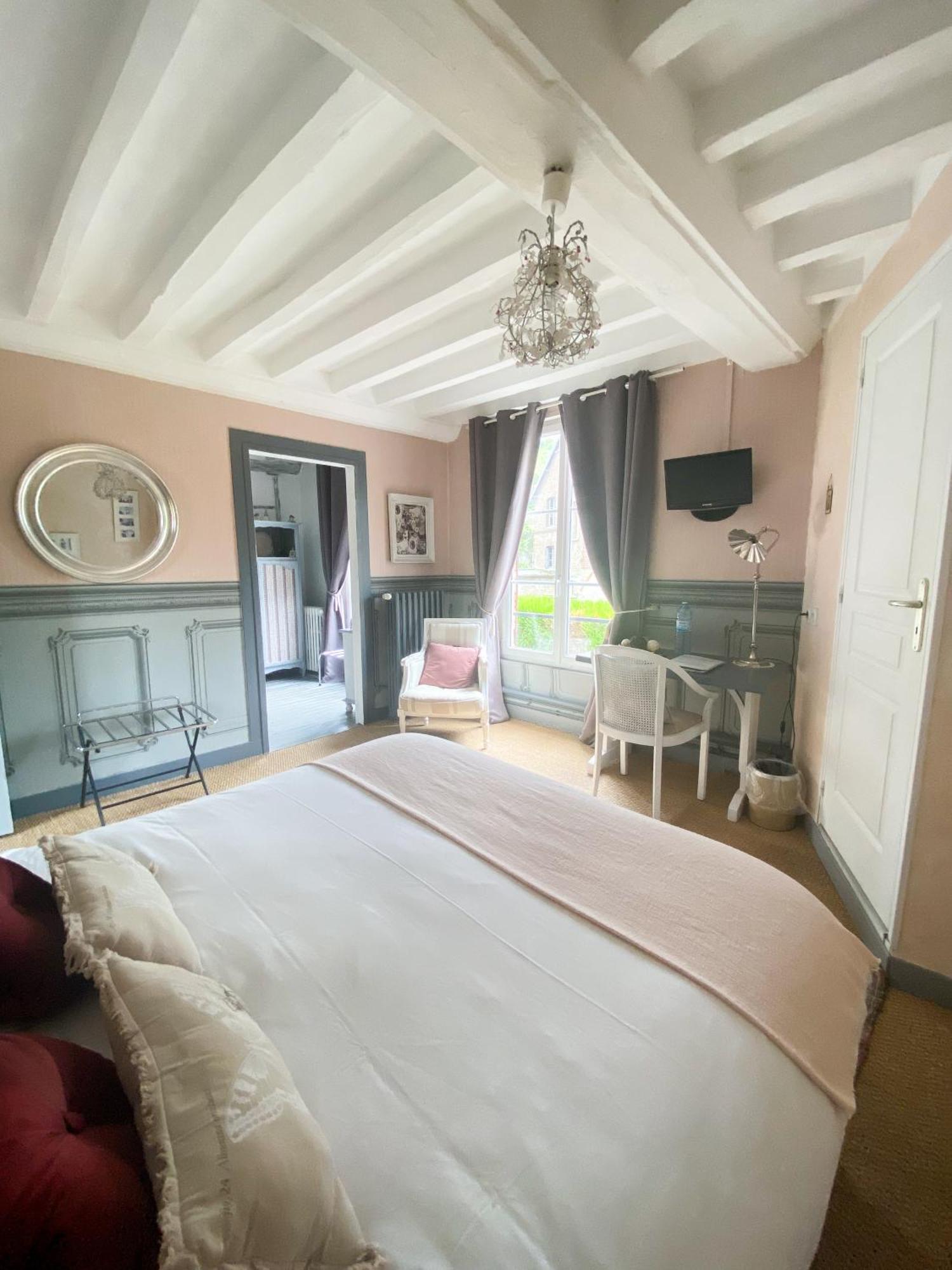 Chambres D'Hotes La Villa Alienor Les Andelys Exteriör bild