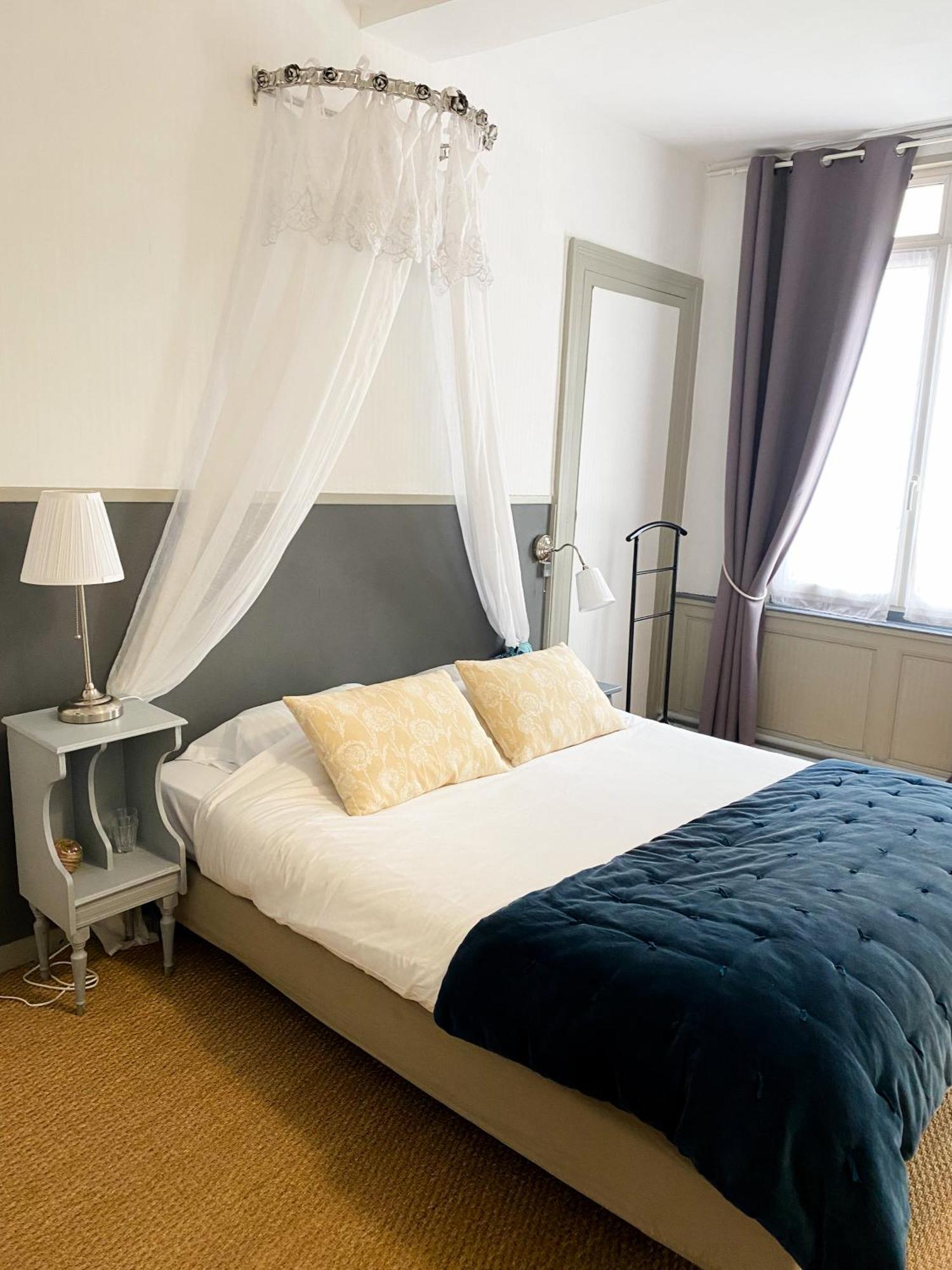 Chambres D'Hotes La Villa Alienor Les Andelys Exteriör bild