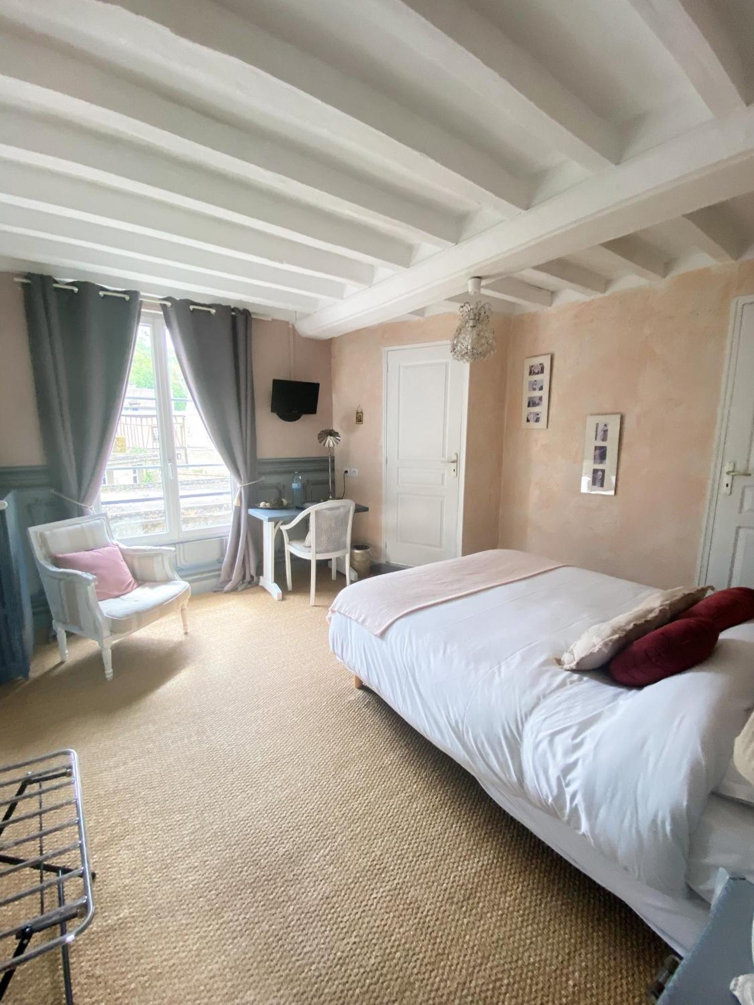 Chambres D'Hotes La Villa Alienor Les Andelys Exteriör bild