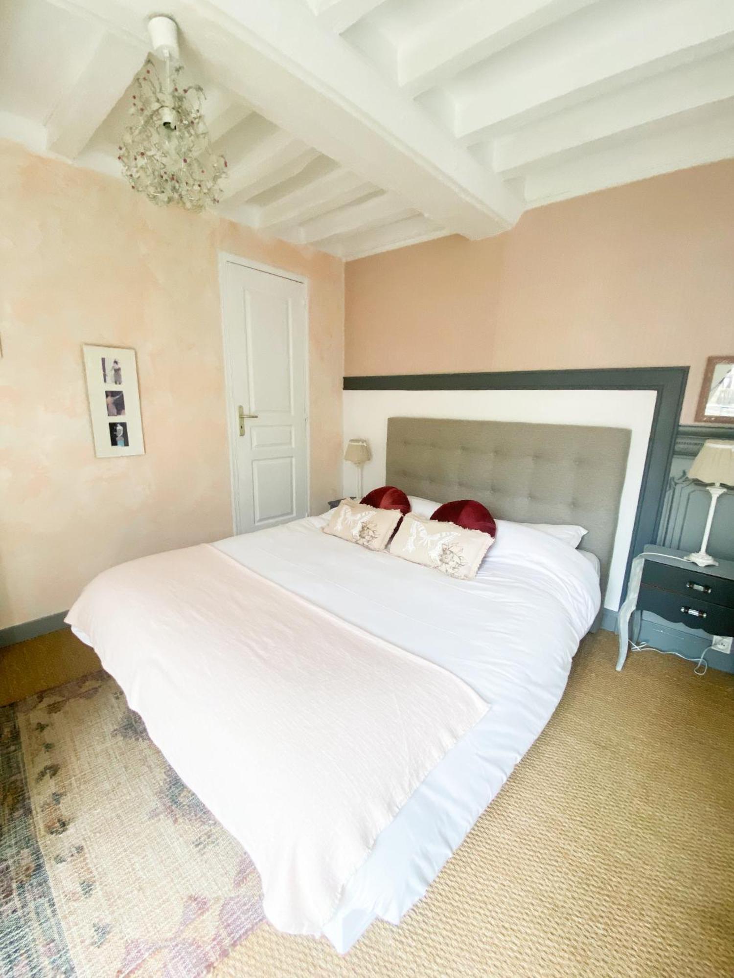 Chambres D'Hotes La Villa Alienor Les Andelys Exteriör bild