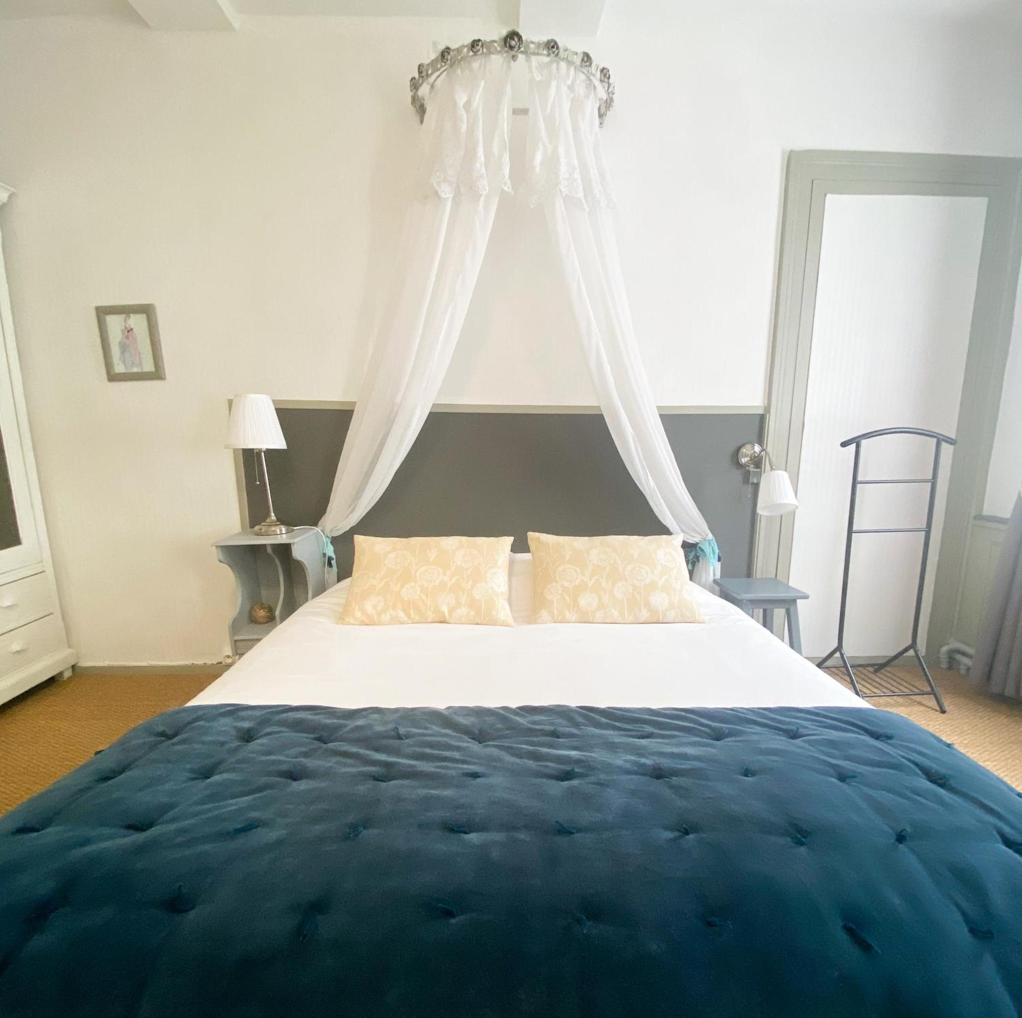 Chambres D'Hotes La Villa Alienor Les Andelys Exteriör bild