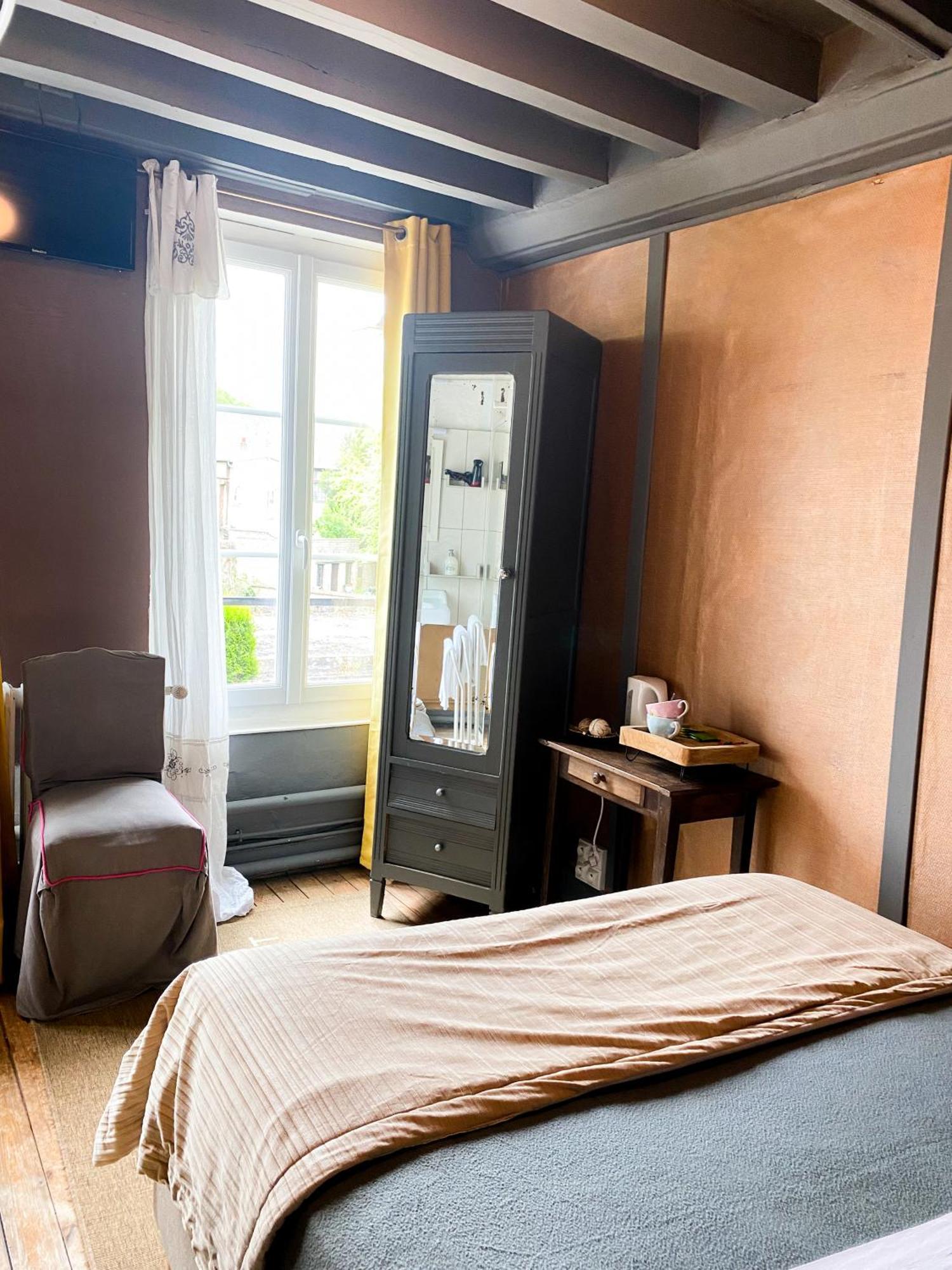 Chambres D'Hotes La Villa Alienor Les Andelys Exteriör bild