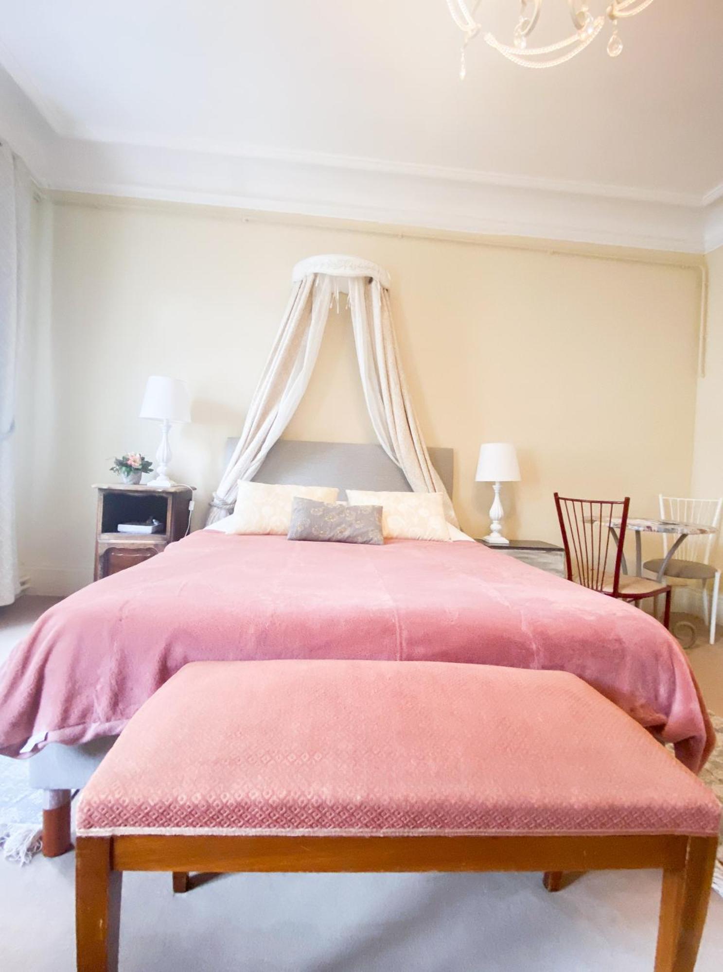 Chambres D'Hotes La Villa Alienor Les Andelys Exteriör bild